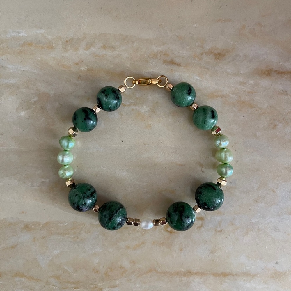 Handmade Elegant Green Beaded Bracelet With Freshwater Pearl Vintage Style